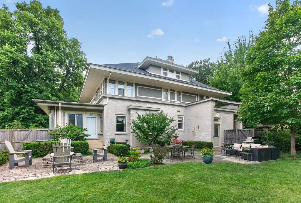 729 West Downer Place Aurora IL 60506