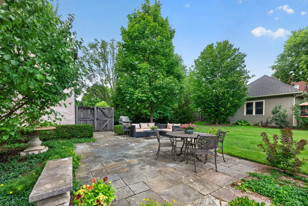 729 West Downer Place Aurora IL 60506