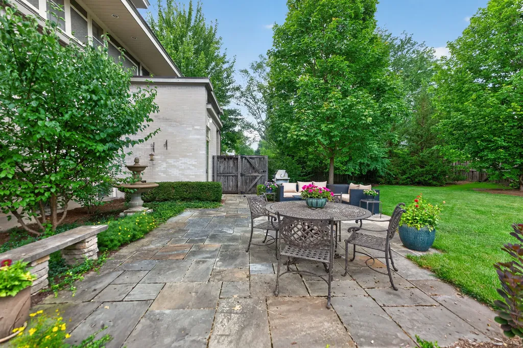 729 West Downer Place Aurora IL 60506
