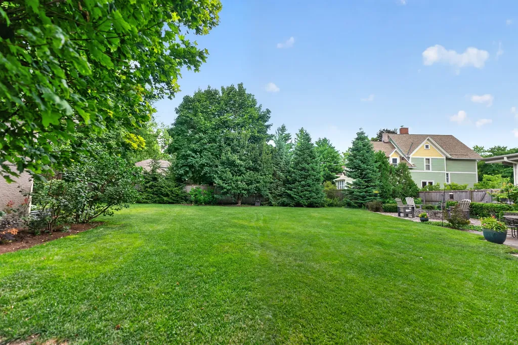 729 West Downer Place Aurora IL 60506