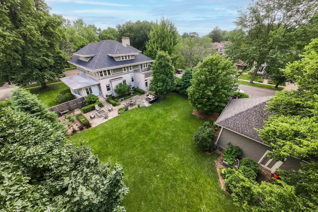 729 West Downer Place Aurora IL 60506