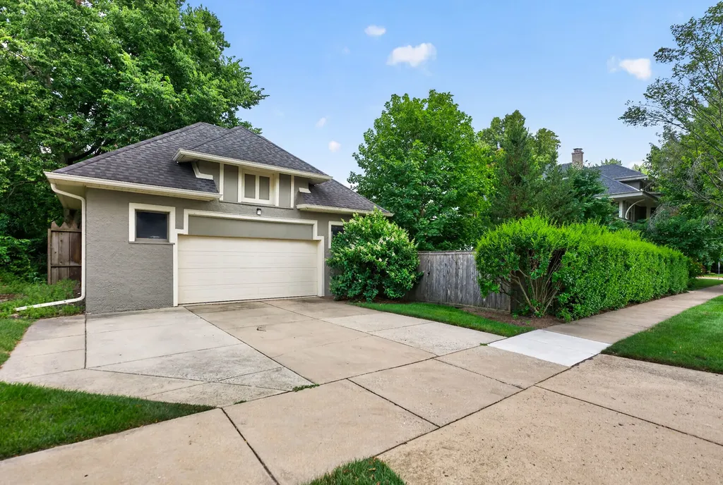 729 West Downer Place Aurora IL 60506