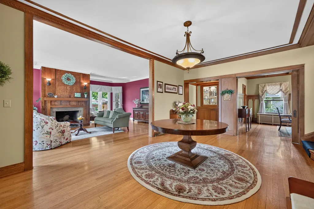 729 West Downer Place Aurora IL 60506