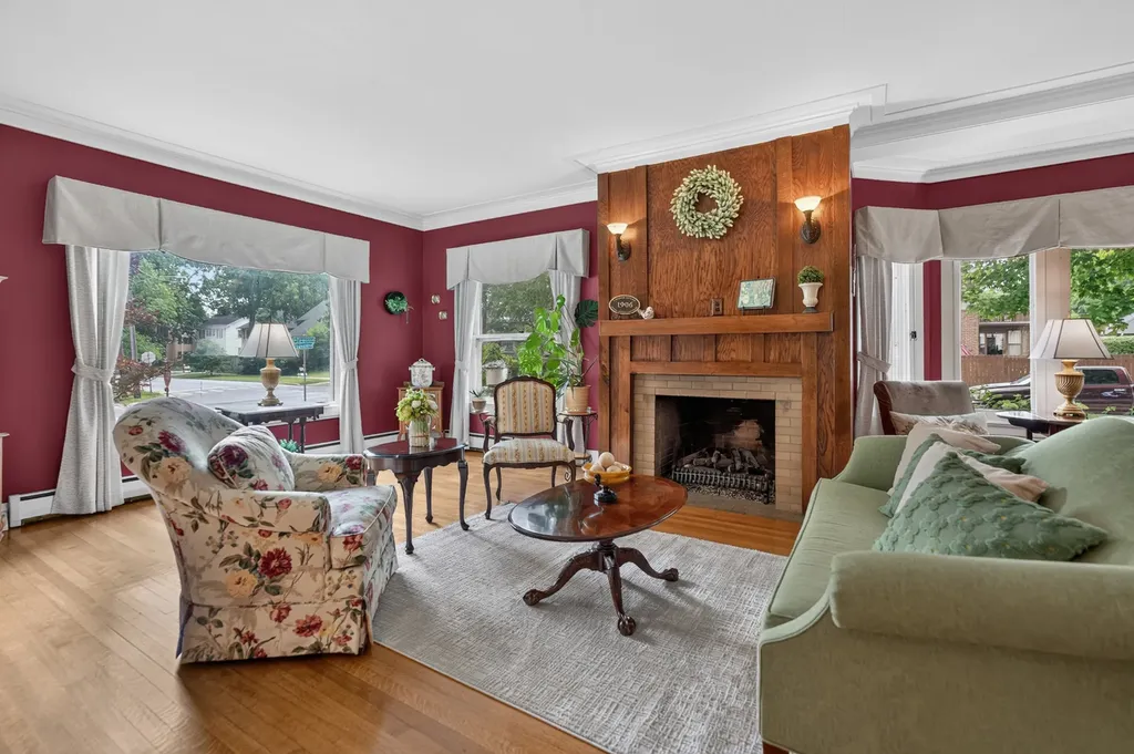729 West Downer Place Aurora IL 60506