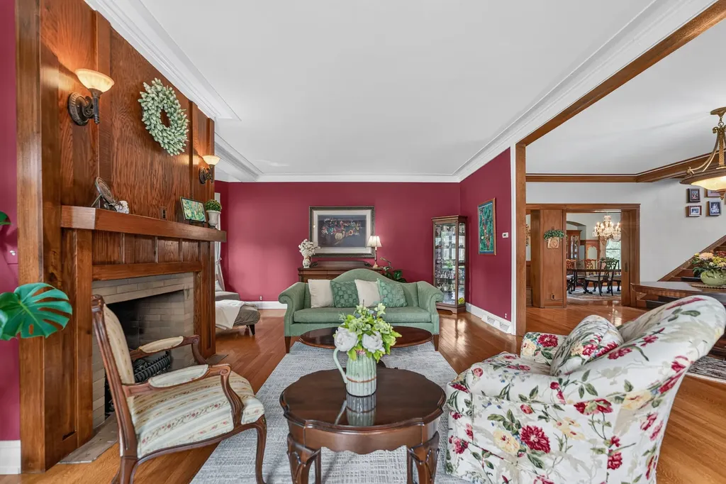 729 West Downer Place Aurora IL 60506