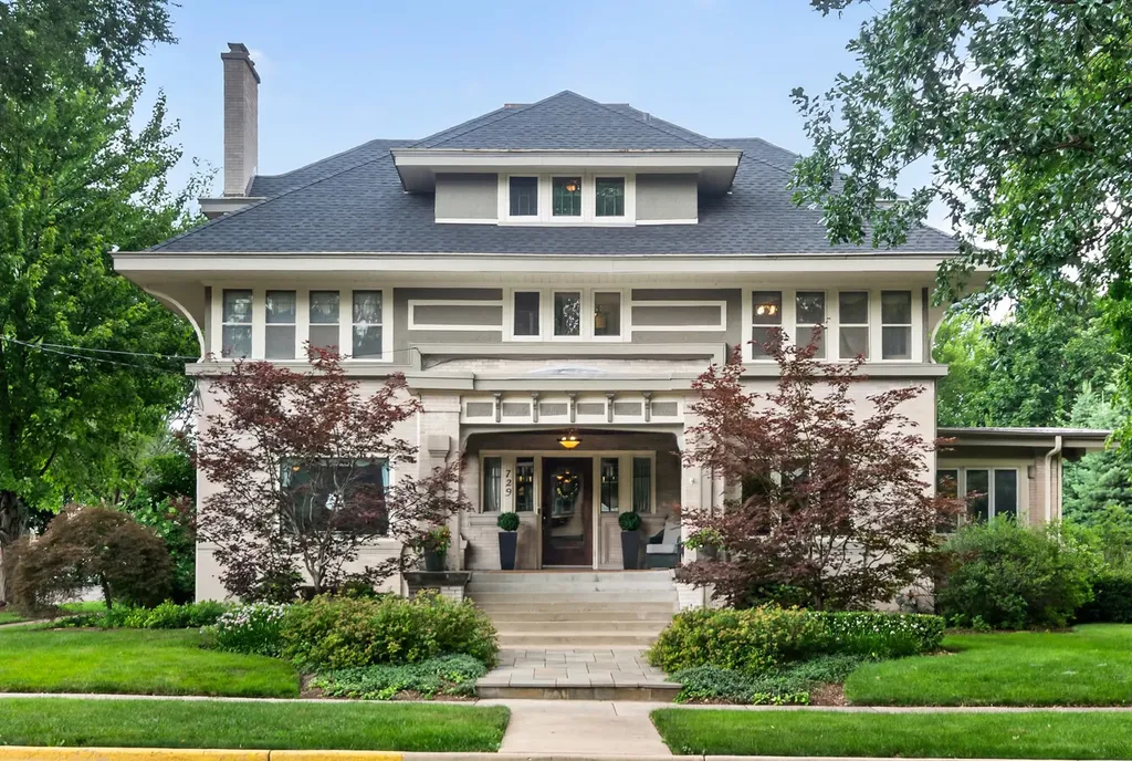 729 West Downer Place Aurora IL 60506
