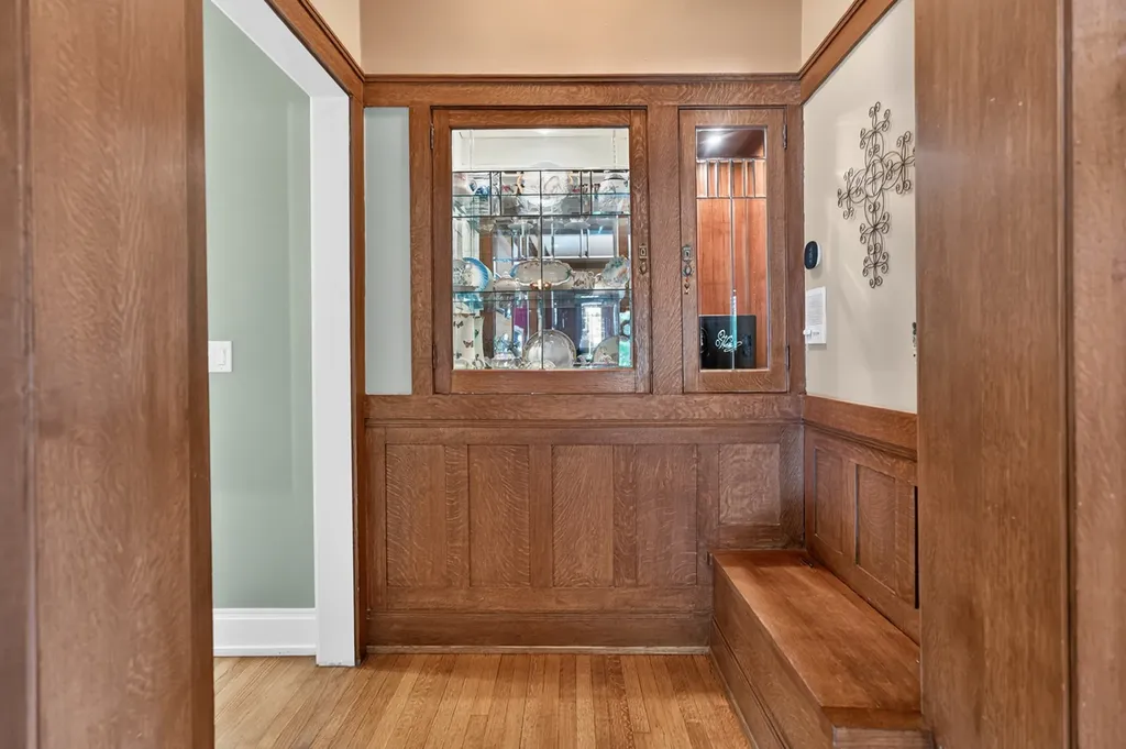 729 West Downer Place Aurora IL 60506