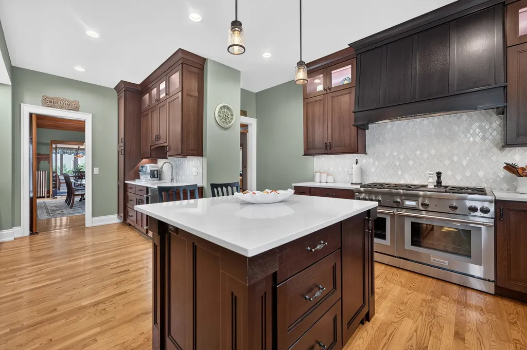 729 West Downer Place Aurora IL 60506