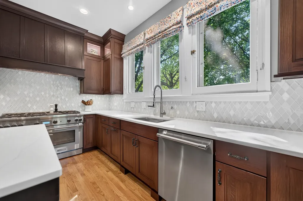 729 West Downer Place Aurora IL 60506