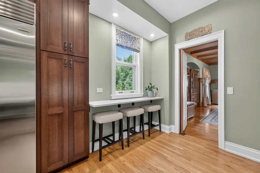 729 West Downer Place Aurora IL 60506