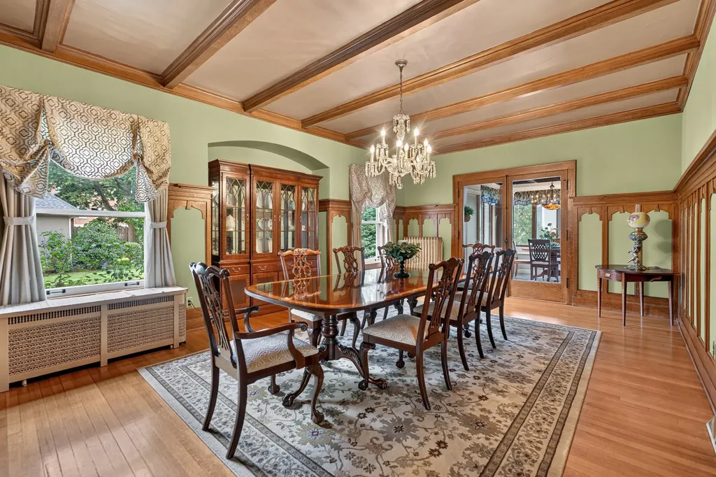 729 West Downer Place Aurora IL 60506