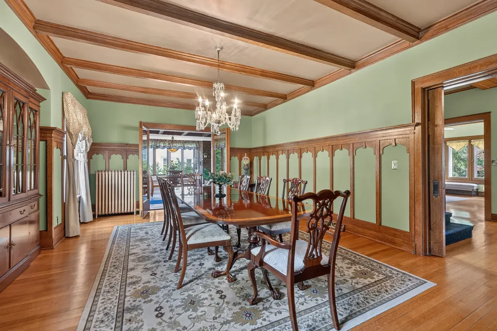 729 West Downer Place Aurora IL 60506