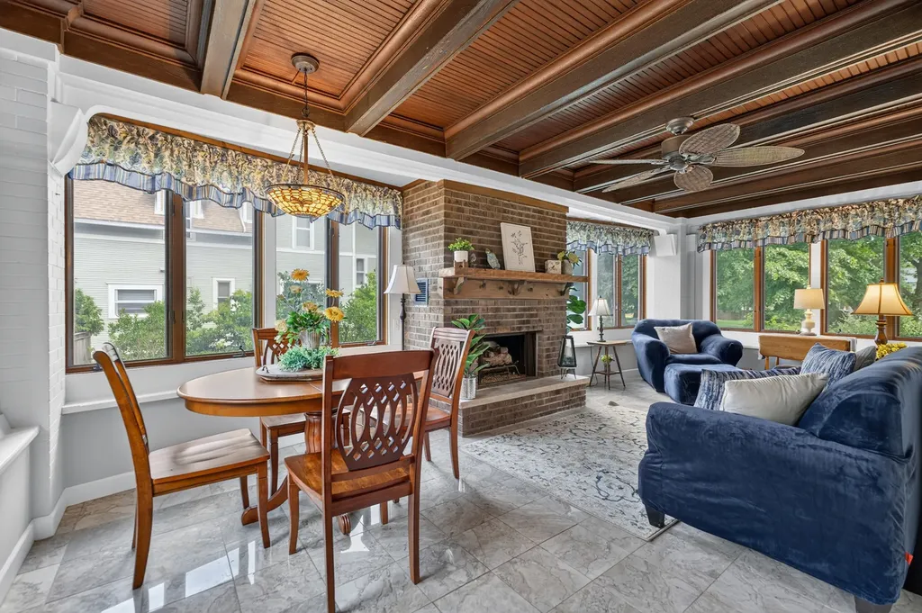 729 West Downer Place Aurora IL 60506