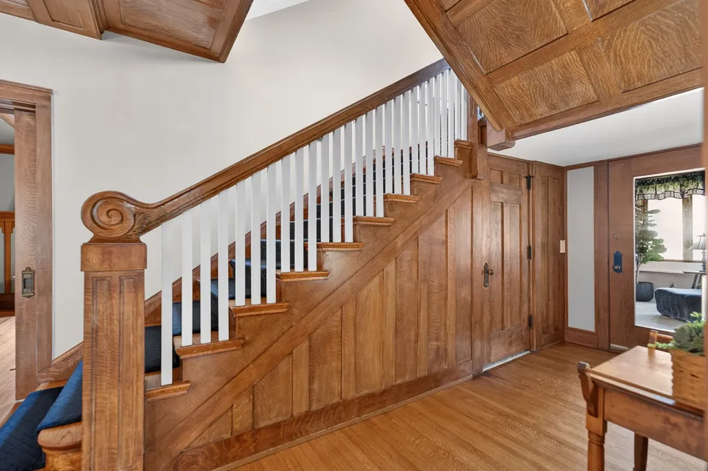 729 West Downer Place Aurora IL 60506