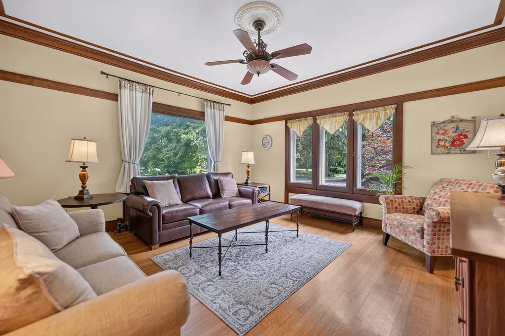 729 West Downer Place Aurora IL 60506