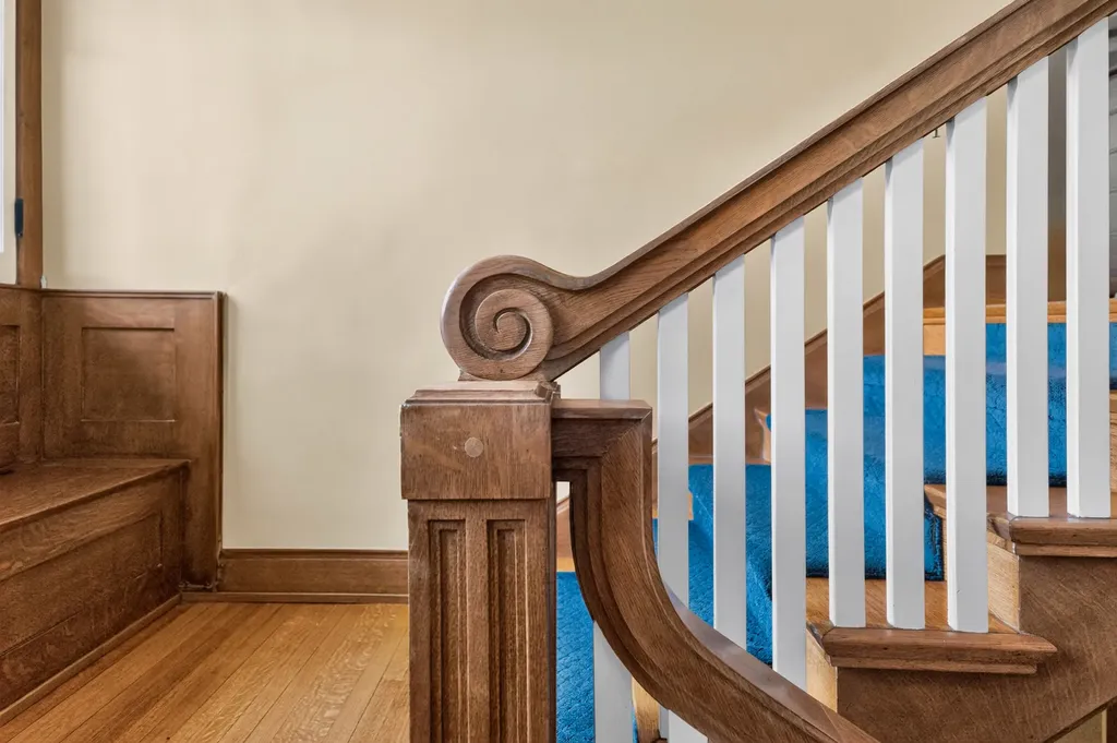 729 West Downer Place Aurora IL 60506