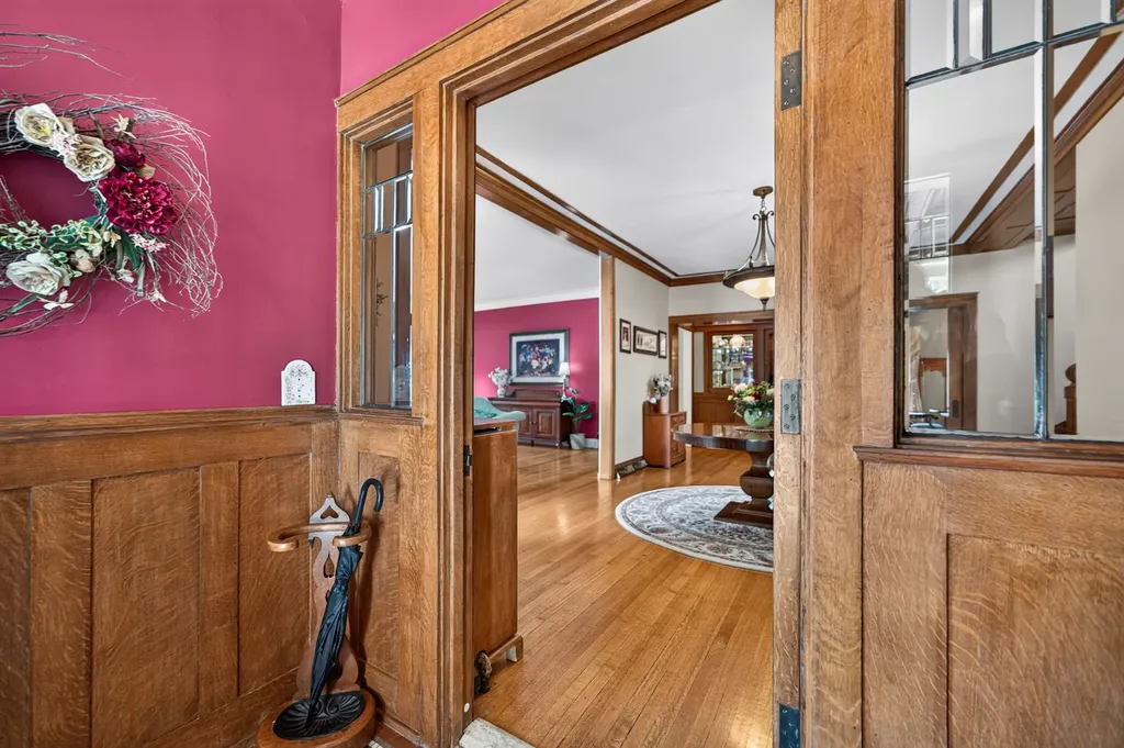 729 West Downer Place Aurora IL 60506