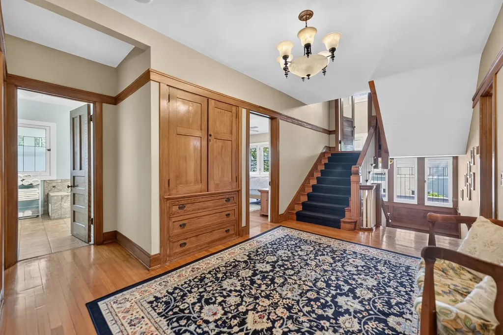 729 West Downer Place Aurora IL 60506