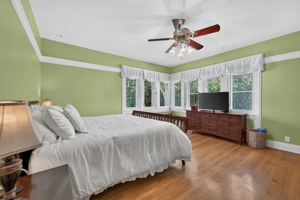 729 West Downer Place Aurora IL 60506