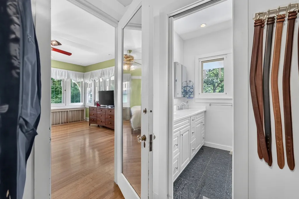 729 West Downer Place Aurora IL 60506