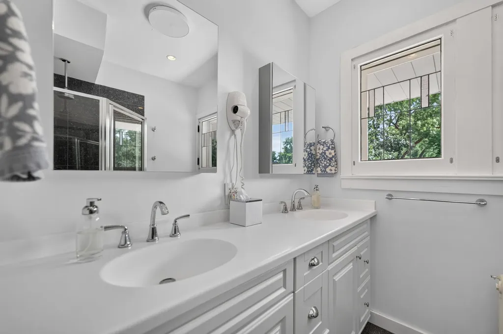 729 West Downer Place Aurora IL 60506