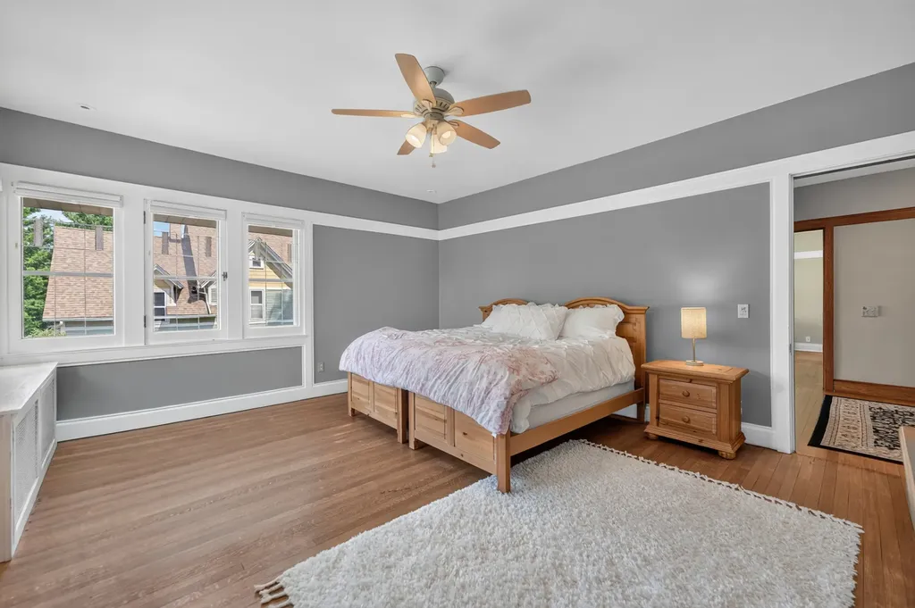 729 West Downer Place Aurora IL 60506