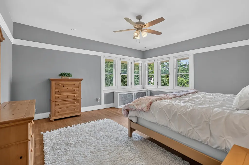 729 West Downer Place Aurora IL 60506