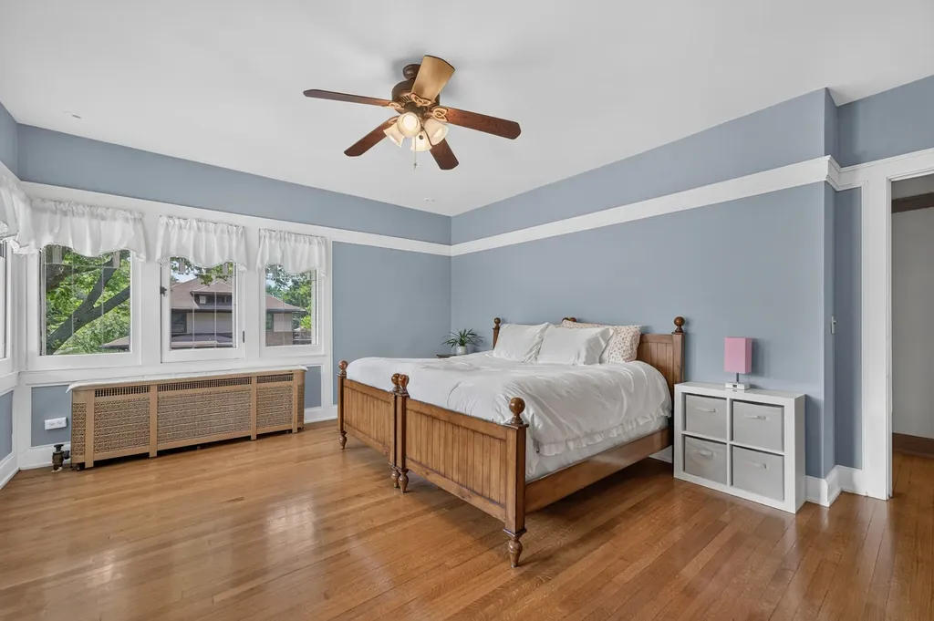 729 West Downer Place Aurora IL 60506