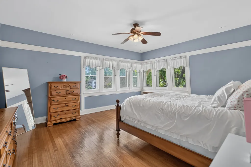 729 West Downer Place Aurora IL 60506