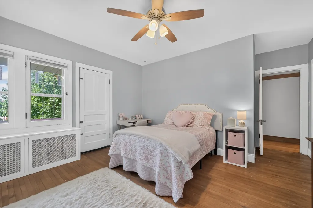 729 West Downer Place Aurora IL 60506
