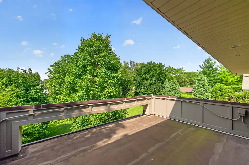 729 West Downer Place Aurora IL 60506
