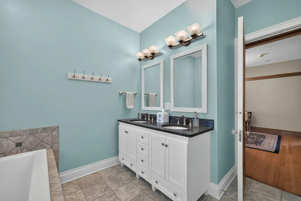 729 West Downer Place Aurora IL 60506
