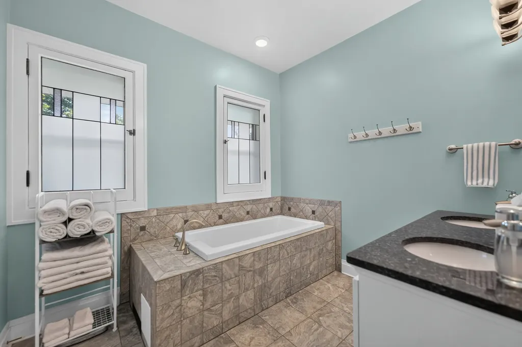 729 West Downer Place Aurora IL 60506