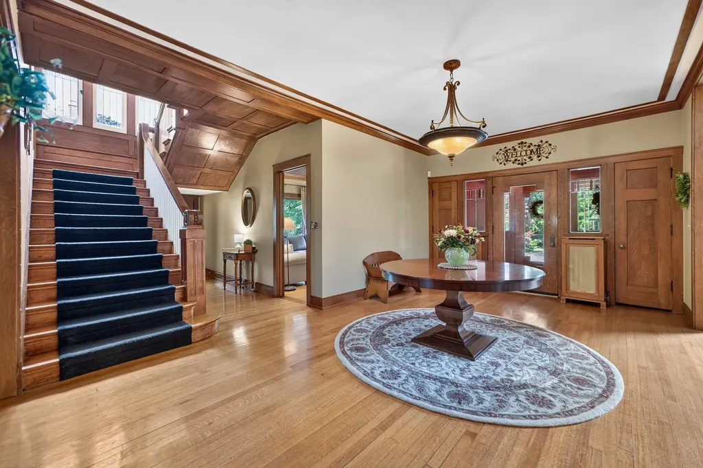 729 West Downer Place Aurora IL 60506