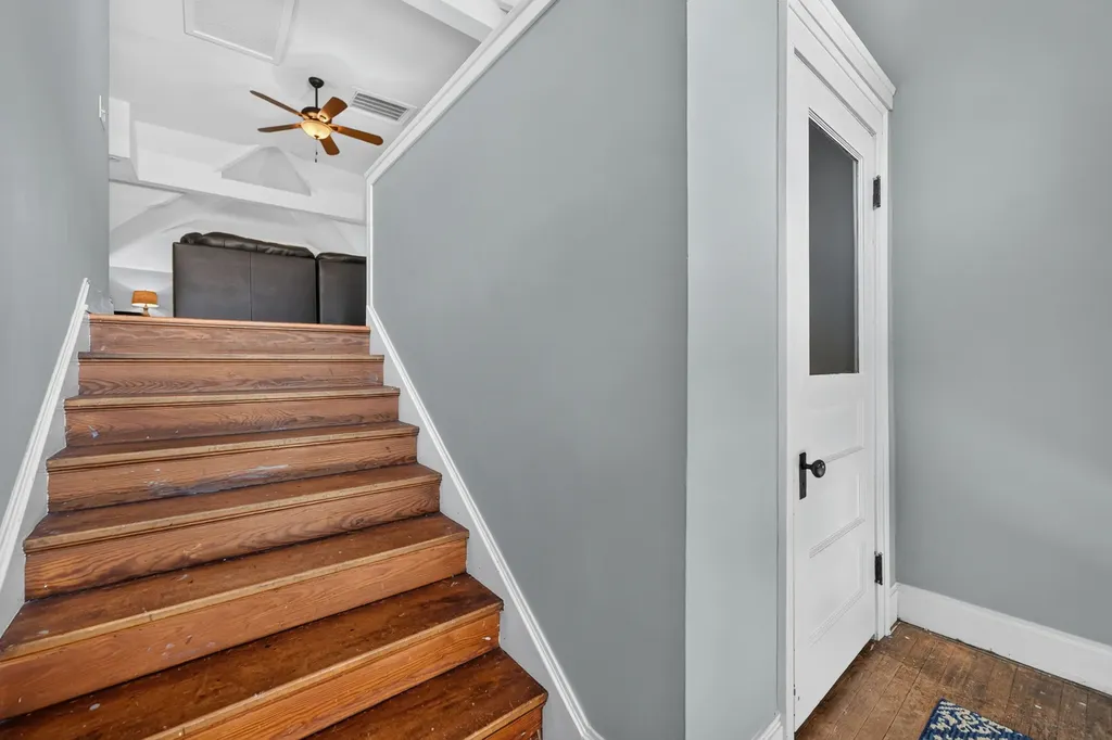 729 West Downer Place Aurora IL 60506
