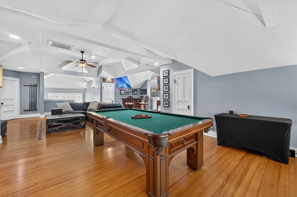 729 West Downer Place Aurora IL 60506