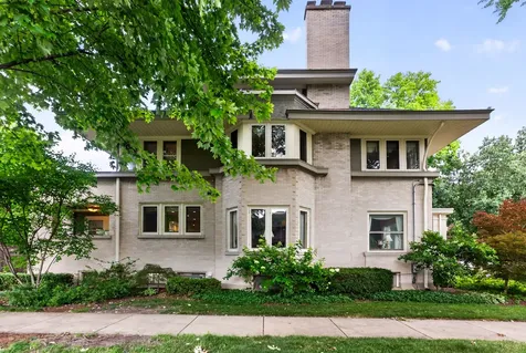 729 West Downer Place Aurora IL 60506