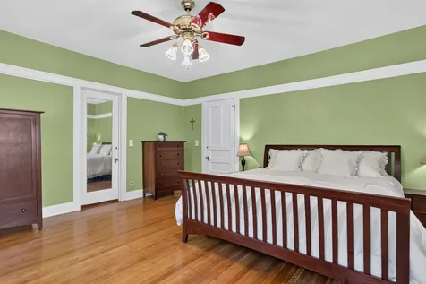 729 West Downer Place Aurora IL 60506