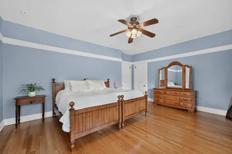 729 West Downer Place Aurora IL 60506