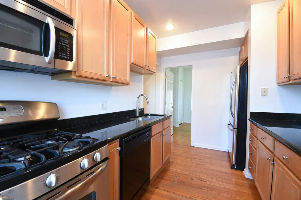 3104 West Argyle Street Chicago IL 60625