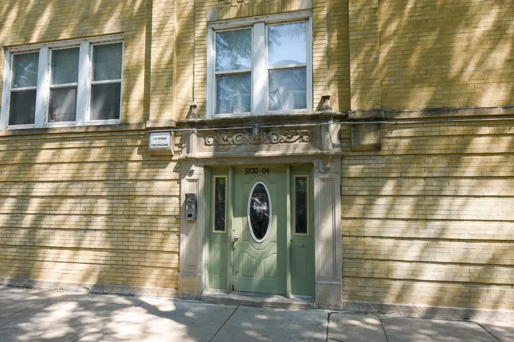 3104 West Argyle Street Chicago IL 60625