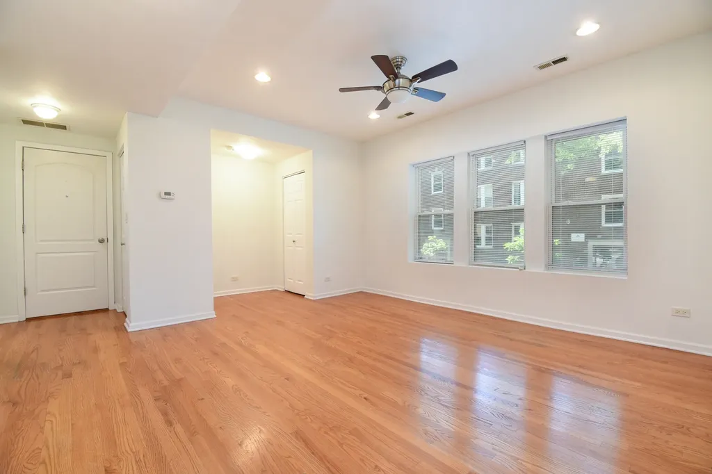 3104 West Argyle Street Chicago IL 60625
