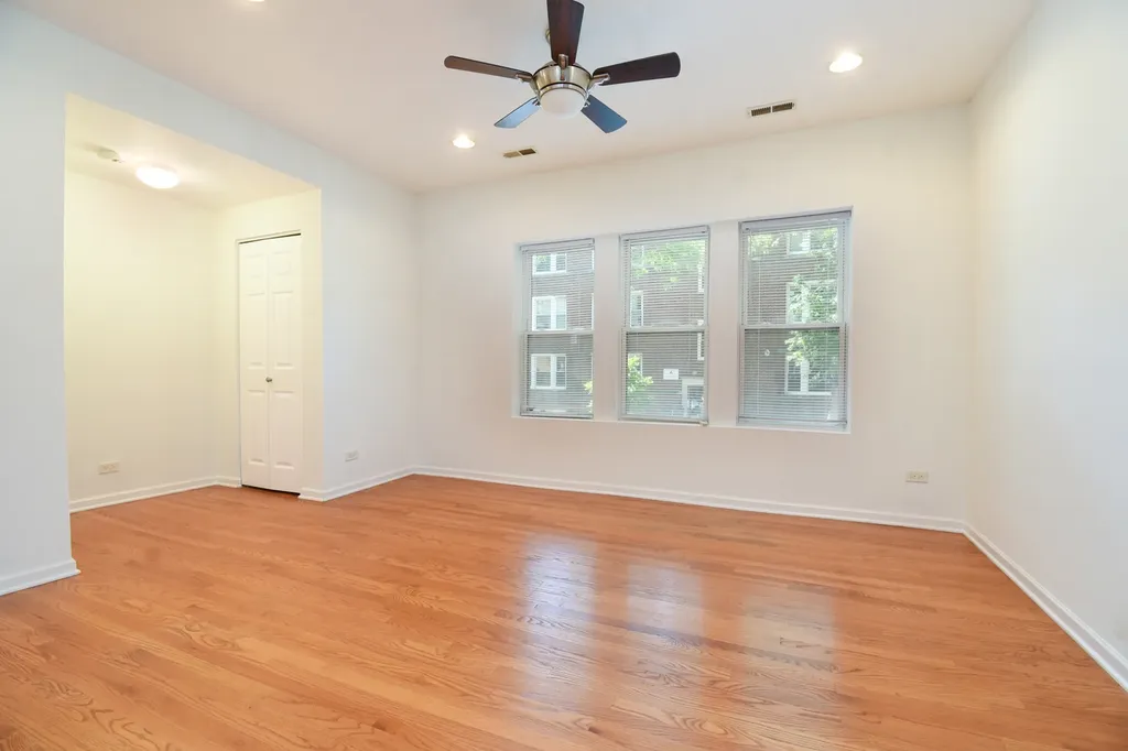 3104 West Argyle Street Chicago IL 60625