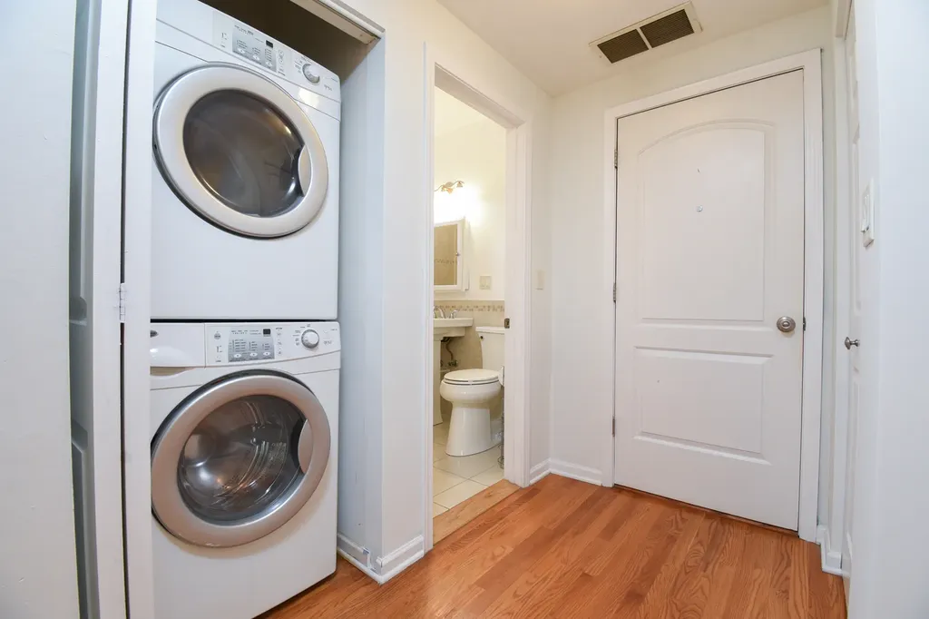 3104 West Argyle Street Chicago IL 60625