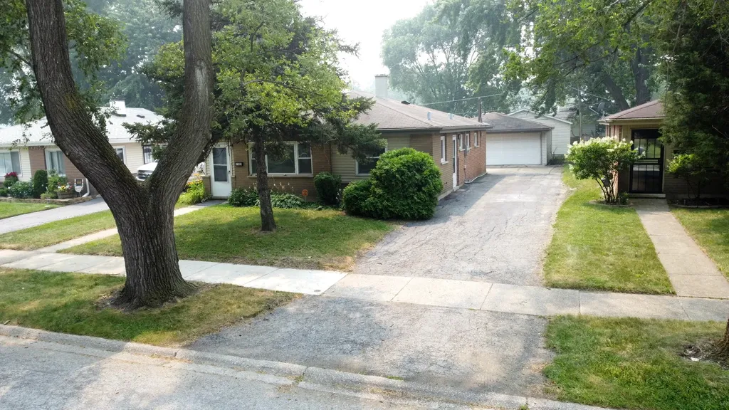 1326 Imperial Avenue Calumet City IL 60409