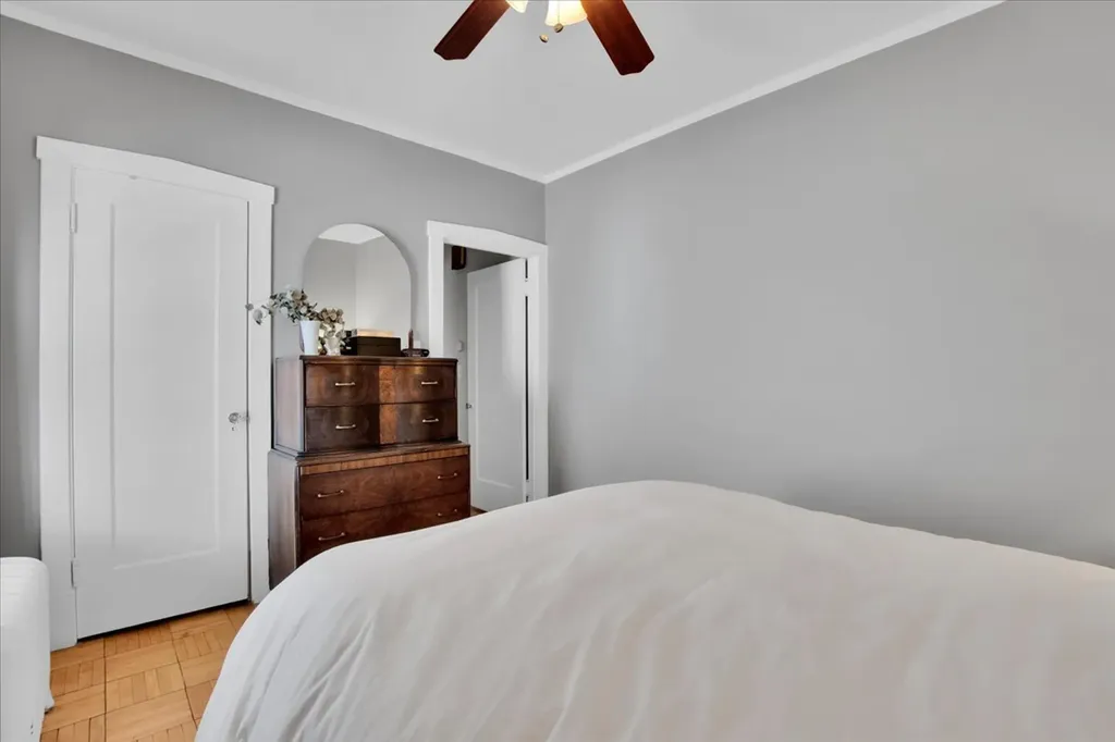 5661 North New Hampshire Avenue Chicago IL 60631