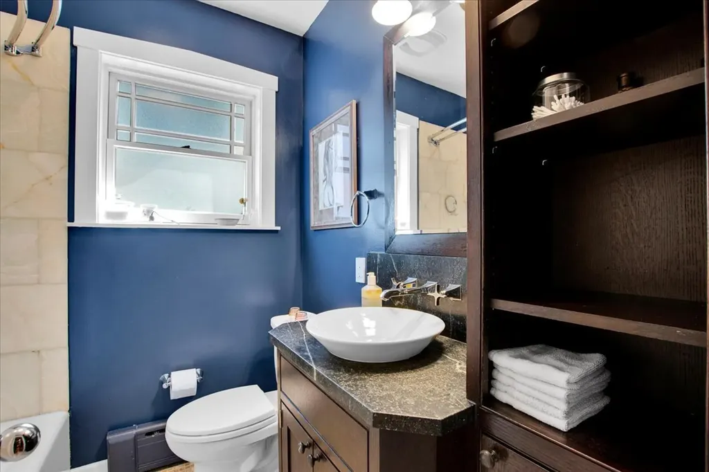 5661 North New Hampshire Avenue Chicago IL 60631