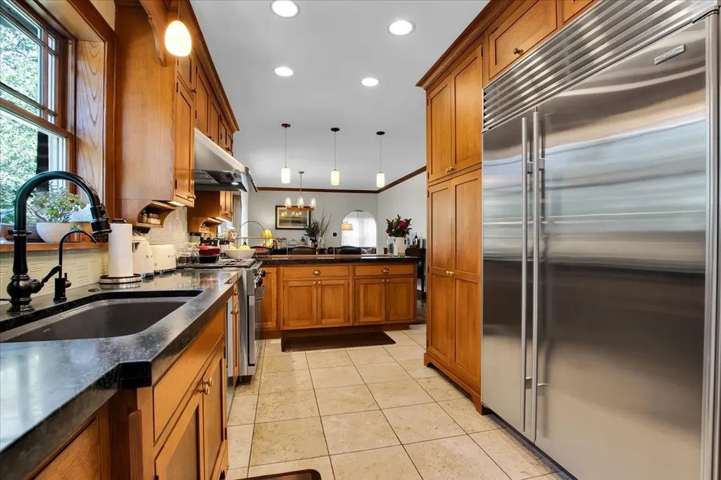 5661 North New Hampshire Avenue Chicago IL 60631