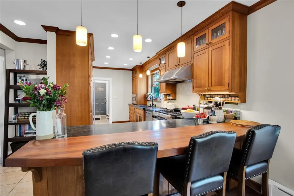 5661 North New Hampshire Avenue Chicago IL 60631