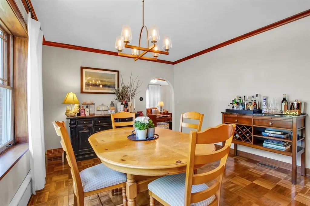 5661 North New Hampshire Avenue Chicago IL 60631